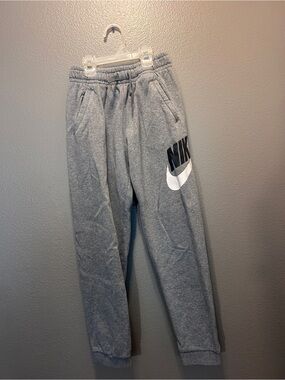 Nike Boys Club Fleece HBR Joggers Gray Sweatpants Large L 14/16 Spot Flaw GUC